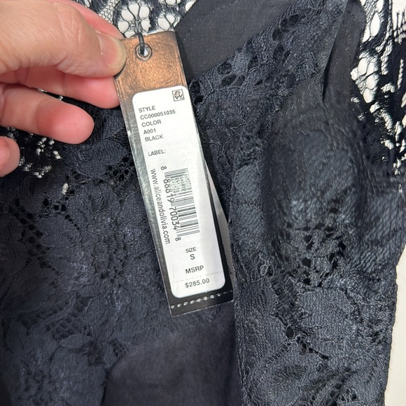 Alice and Olivia
Sondra Lace-Trim Camisole - Picture 5 of 7